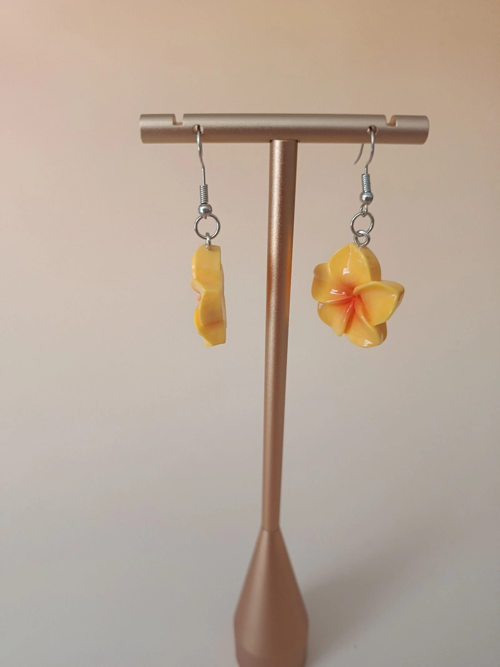 Bloem oorbellen, oranje geel – photo 3
